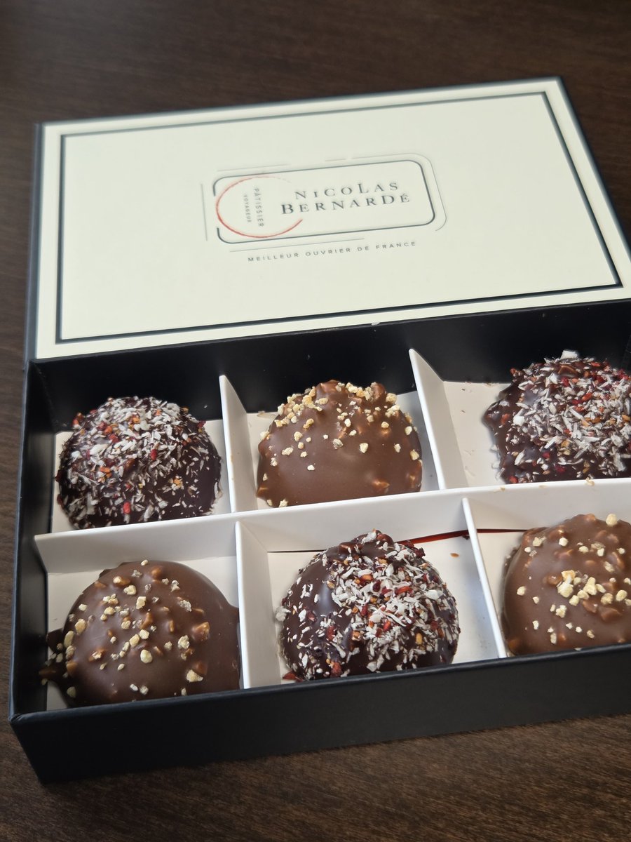 ニコラ ベルナルデ ドーム スルプリーズ ギモーヴとパートドフリュイを