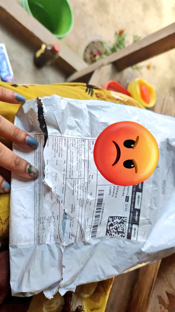 Bhanusingh01Bs's tweet photo. I received the product yesterday. It is not a damaged product and cannot be returned or exchanged.  @Meesho_Official 
  They won't let me return/exchange.@meesho_support https://t.co/VvKfI1Og0G