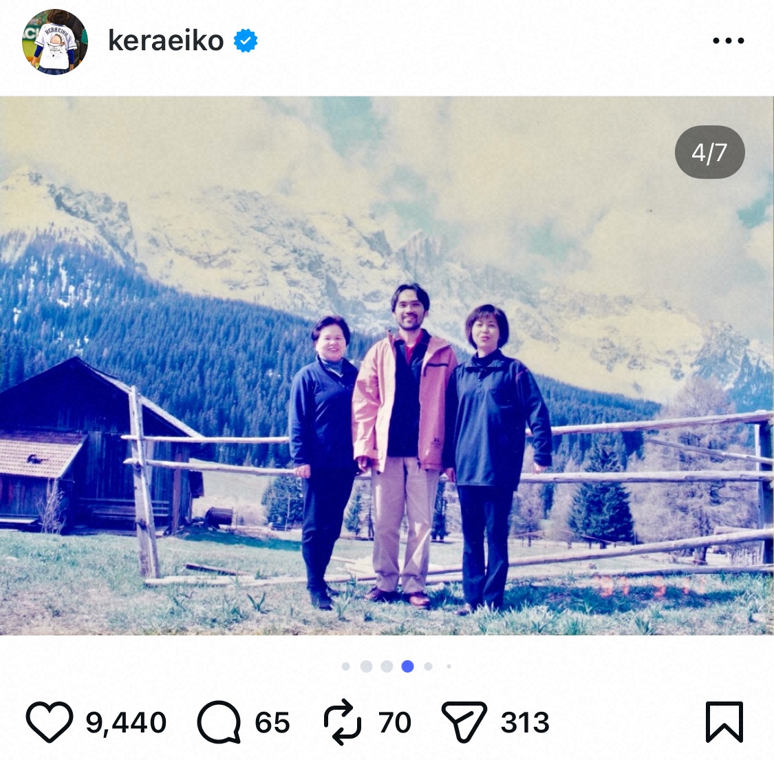 livedoornews's tweet photo. 【大反響】けらえいこ氏、『あたしンち』モデル母の写真公開でファン歓喜「髪型の正解がここに」
https://t.co/eYDMsJr0p1

けら氏は「いま冬季五輪をやっているコルチナダンペッツォ。30年くらい前に母を連れて、ただ山脈を見に行ったことがあります」と写真��投稿。中にはけら氏の母の姿もあった。 https://t.co/djodYhLMpU