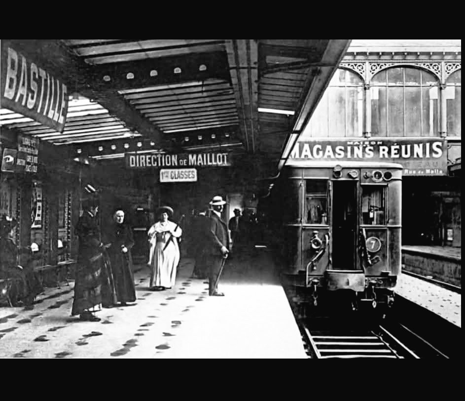 Métro Bastille. 
1906. Paris