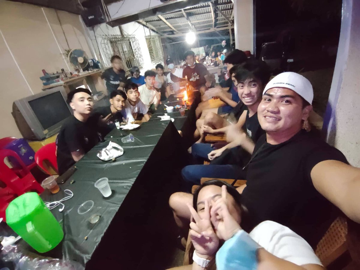 Xplicitwen's tweet photo. Medyo nakakasama ng loob yung pagkawala mo agad, sir. Pero ganon talaga iniisip ko nalang na painless death ang binigay sayo ni God, at the same time ang unfair para sa mga iniwan mo agad https://t.co/DSsAVGr4gC