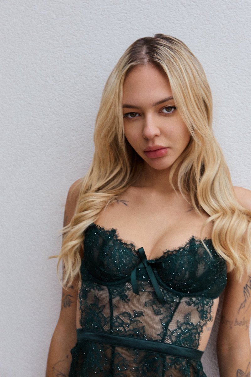 Naahmartinnsof's tweet photo. Good morning🤍
#exclusive #model #blonde #lingerie https://t.co/uU3IoGr7w2