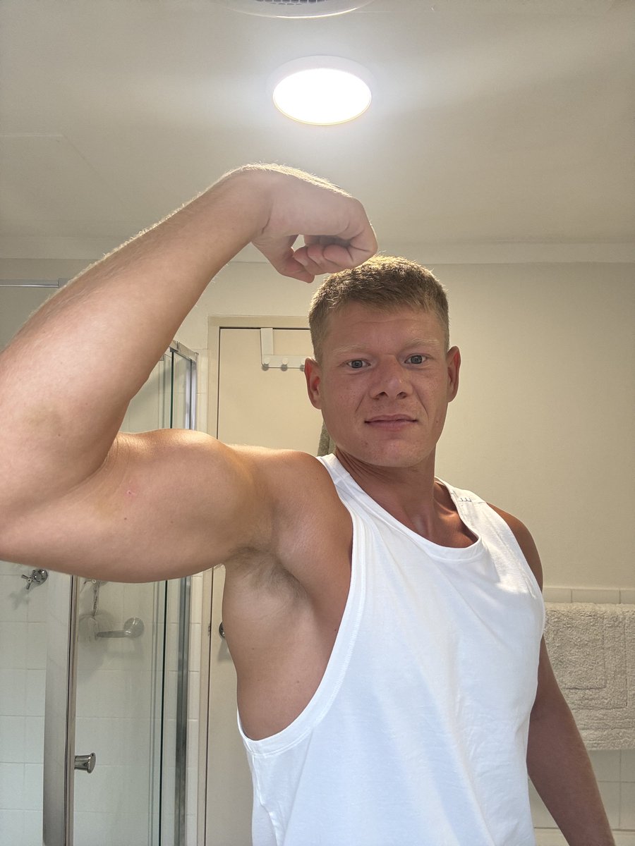 mastermarceluk's tweet photo. Perfection 🥵

I am pumped up and stinking 

Time to submit boy 😈 https://t.co/Y6MTUc0DUW