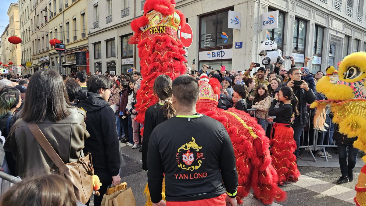 LionelSaugues's tweet photo. En tant que Président @FFACOMMERCANTS
ravi d’avoir retrouvé hier les amis de @aclyrlyon et Kear Kun Lo, trésorier national de la FFAC, à la Guillotière.
Beau temps, nombreuses familles, Nouvel An chinois sous le signe du cheval de feu et déambulation des lions dans les boutiques. https://t.co/lfszszye2x