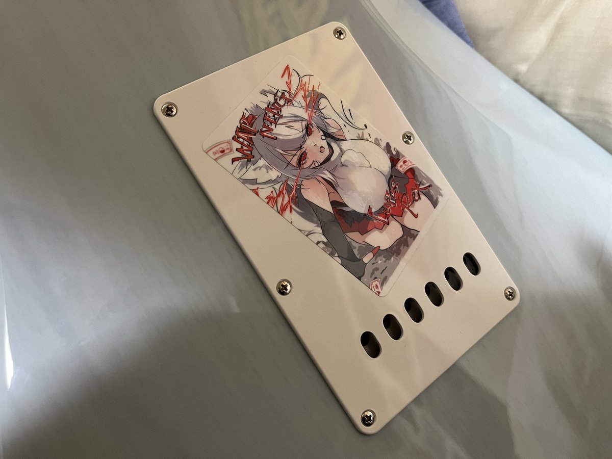 作業ついでに以前色紙のオマケにいただいたステッカーを…