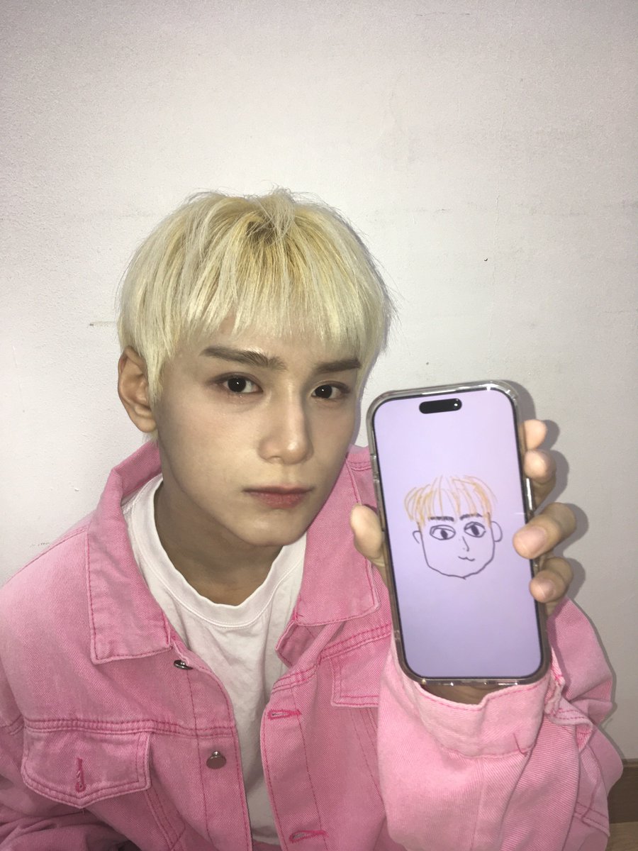 XODIAC_MEMBERS's tweet photo. [#규민🐶] 

자얀자얀이~ 생일 축하해~🥳🥳 ㅋㅋㅋㅋㅋ 맛있는 거 많이 먹고 올해도 같이 행복하자😁

#XODIAC #소디엑 #GYUMIN #규민 #똑똑똑_귬이등장 https://t.co/FK3DMlPM40