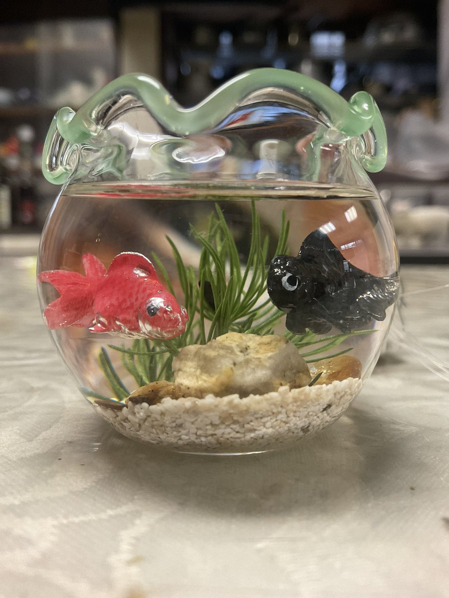 今日のDoll Show で手に入れた凄くきれいな金魚鉢。 わざわざこの作品