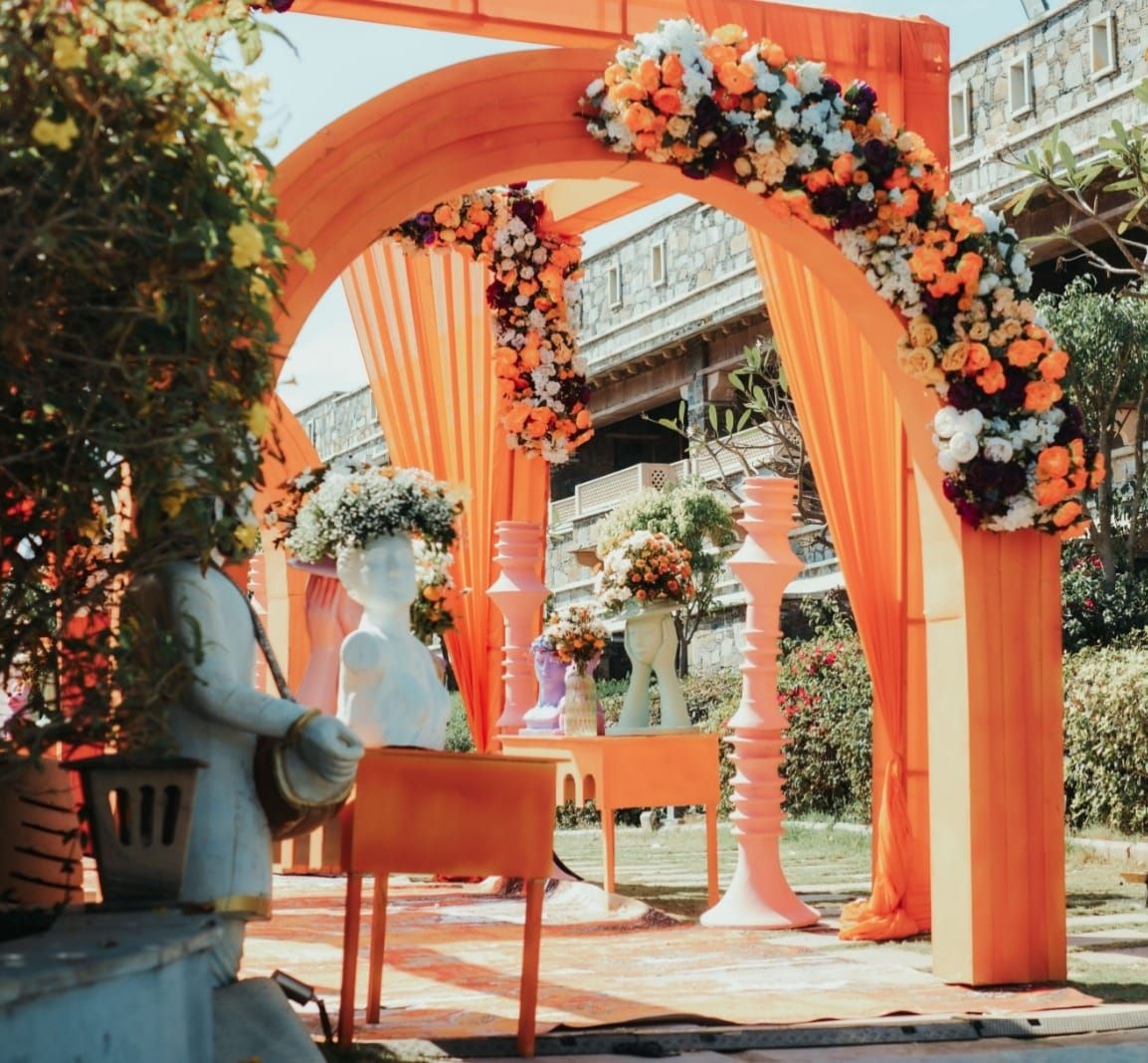 seahawkevent's tweet image. Aesthetic haldi decor with bold drapes &amp;amp; floral elegance 🌼🧡
Designed to make your special moments unforgettable.

#haldidecor #weddingplanner  #weddingdecor  #shaadivibesudai