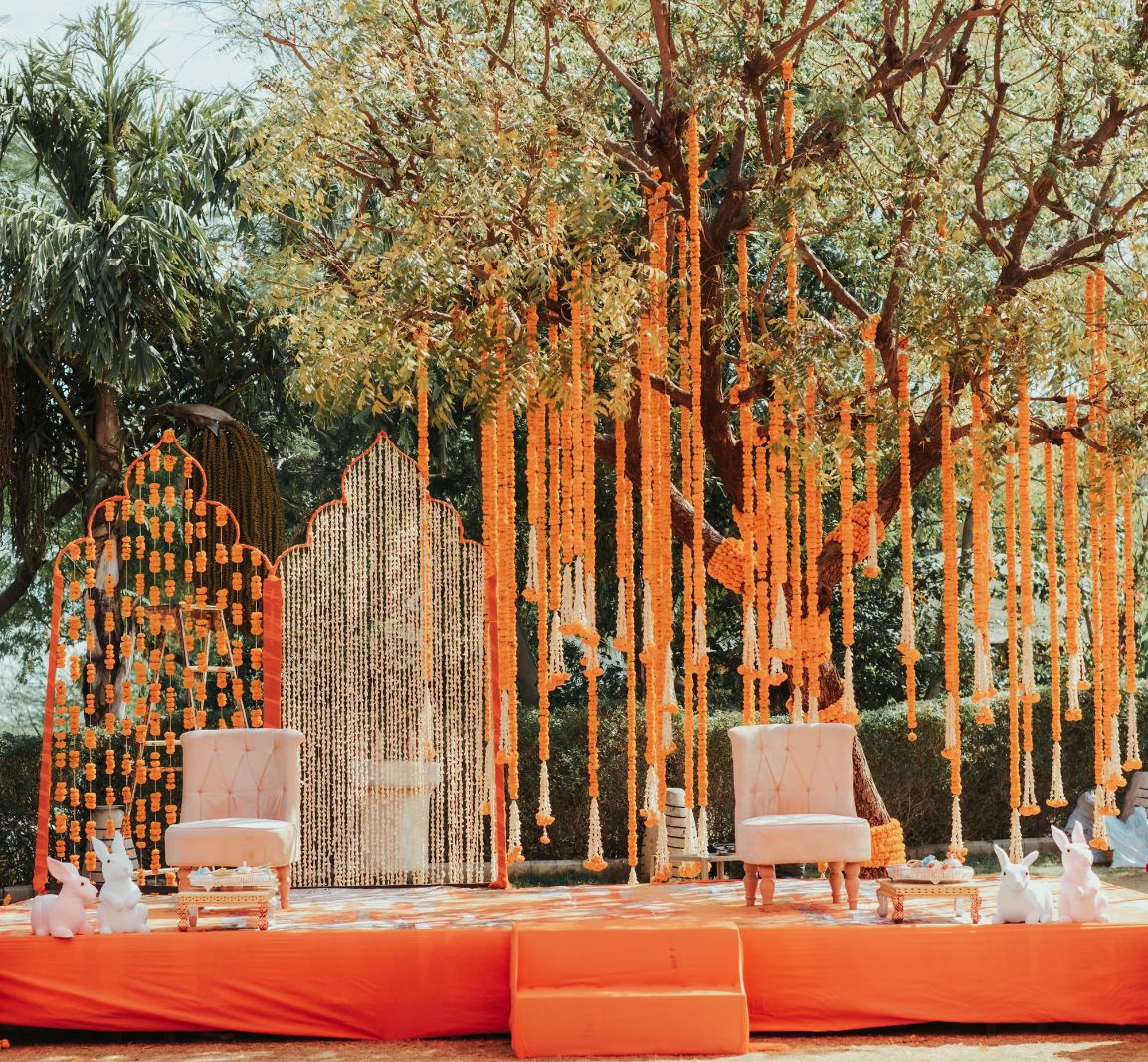 seahawkevent's tweet image. Aesthetic haldi decor with bold drapes &amp;amp; floral elegance 🌼🧡
Designed to make your special moments unforgettable.

#haldidecor #weddingplanner  #weddingdecor  #shaadivibesudai