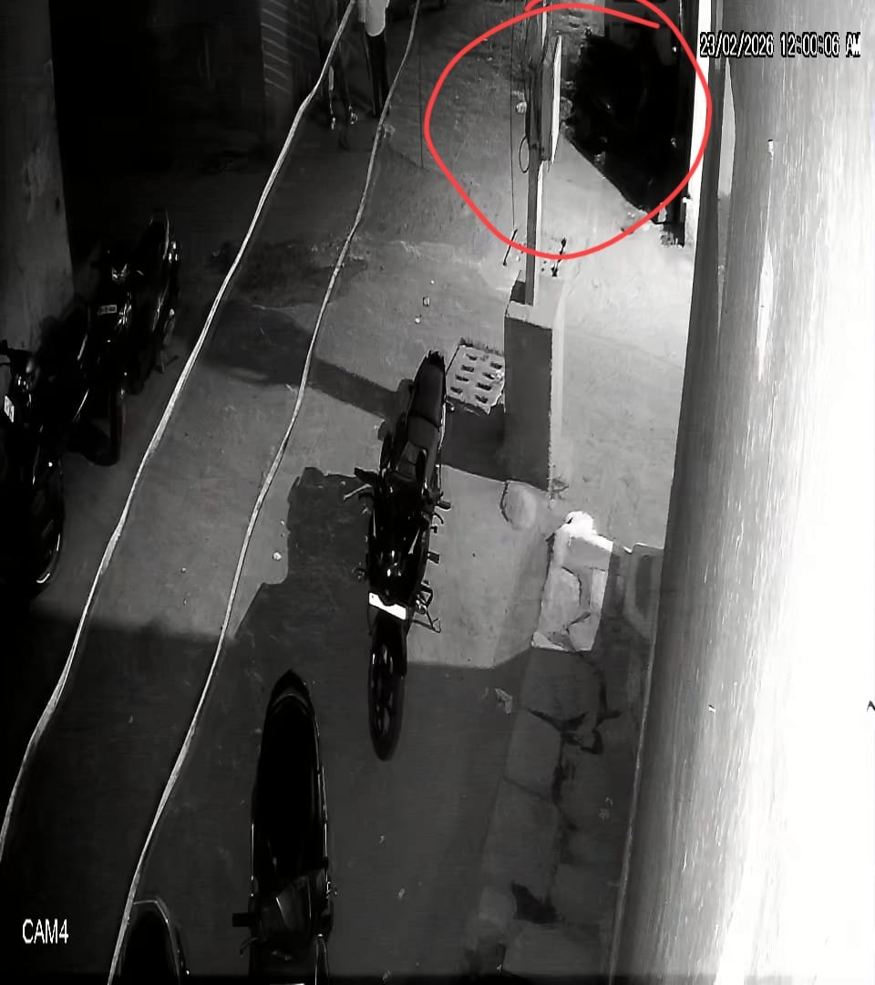 MakhanSubhash's tweet photo. Dear @GHMCOnline from last week some of street light r not glowing in my area Mallapally afzal sagar opp Mahmood hospital line, because of this small children's scared to go out side there is lots of street dogs rooming in night.I request to solve my area light issue. https://t.co/qRXreBDyPM