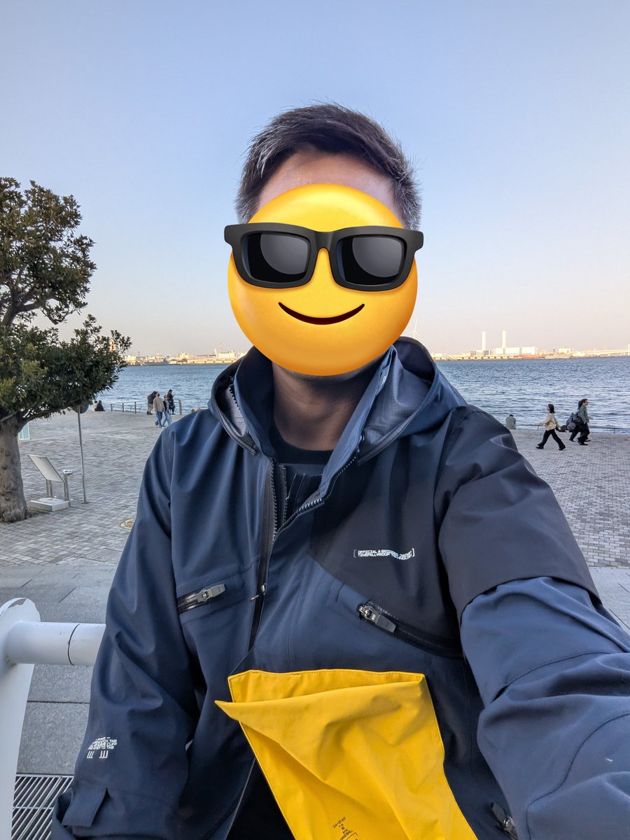 LeSeijacks's tweet photo. The amount of Acronym around right now 😂. Shoutouts everyone in the ACRNM gear. Let's all enjoy tonight's performance! 
#DeathStranding #StrandsOfHarmony #Acronym #j1a https://t.co/1UyYuykgNR