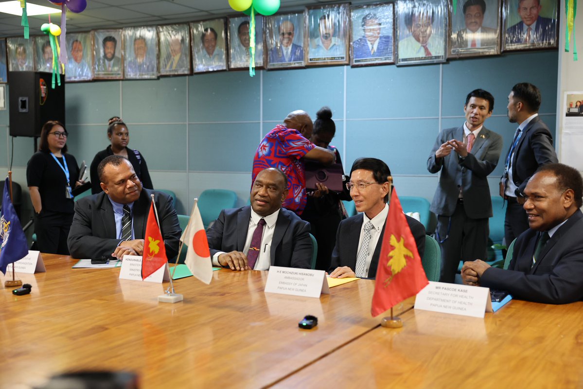 WHOWPRO's tweet image. A key partnership in health to #EndPolio in Papua New Guinea 🇵🇬

The WHO Country Office and the @JapanGov have just signed a JPY 663 million (USD 4.2 million) agreement to support PNG’s ongoing #polio outbreak response.

This will help ensure that the Papua New Guinea National