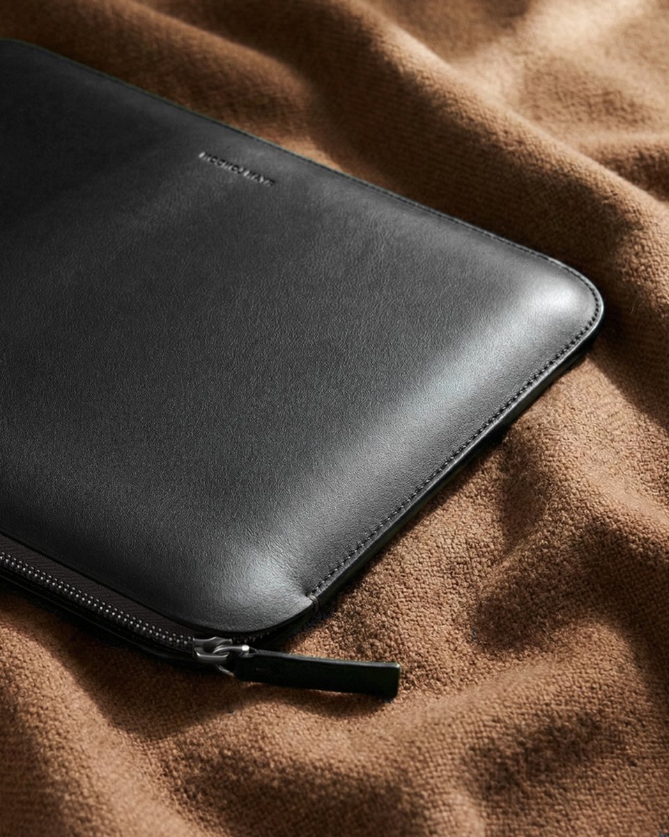 handmadebyRYAN's tweet image. Timeless aesthetics for those who believe that consistency is the key to a lasting impression. 

#LeatherAccessories #MinimalistDesign #WorkEssentials #ProfessionalLook