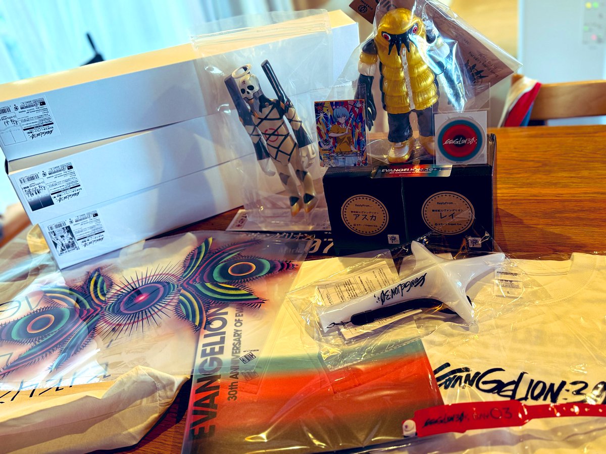 jiikii12's tweet photo. エヴァフェス3日目に。
最高でした。昔から好きなコンテンツの節目を体感できて😭
グッズも色々
GYAROMIさんはこれまで抽選に縁がなく、初のお迎え❗️嬉しい❗️
キムラトイさんは偶然彩色mark07を❗️ReplyFromさんのガレキ、デフォルメ可愛すぎ❗️
#エヴァフェス
#エヴァ
#GYAROMI
#キムラトイ
#ReplyFrom https://t.co/Ziq35Z2ZOO