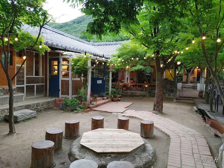 kenanhan's tweet photo. 카페 민들레
カフェ・ミンドゥルレ (タンポポ)
Cafe Mindeulle(Dandelion)

https://t.co/A6zAJTLLhp 

#ILLIT #아일릿 #アイリット  #ILLIT聖地 https://t.co/N9CHTM6y7v