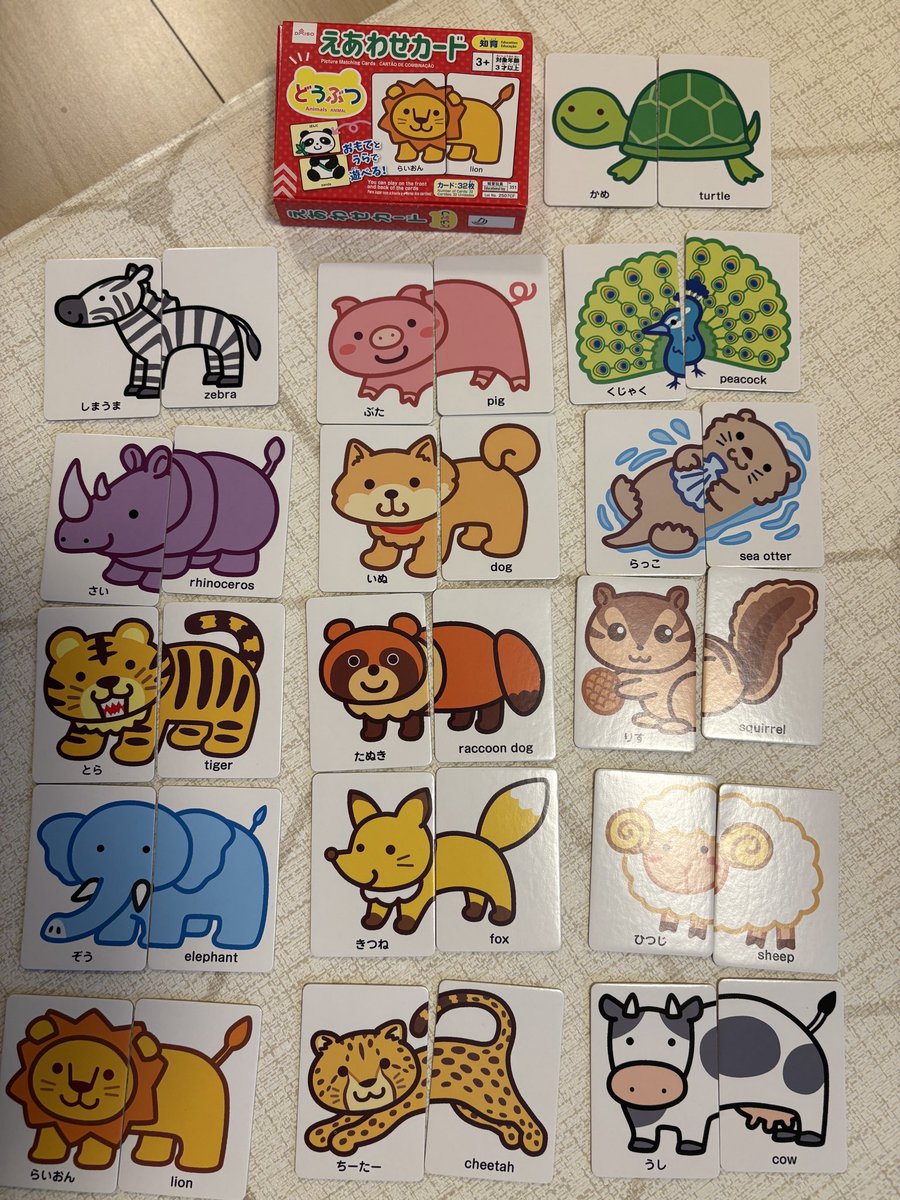 AoringoDr's tweet photo. 小児科医のおすすめ知育おもちゃ

ダイソーの「絵合わせカード」が100均の知育おもちゃとして素晴らしい👍

①紙が分厚くて、折れ曲がりにくい
②日本語、英語のバイリンガル仕様で長く使える。しかも表裏で絵柄が2つ！
③2枚1組だから簡単。初めてのパズルに最適で「できた！」の成功体験になる
④箱がスマホより小さいサイズで持ち運びも楽。外出先でも使えそう。

知育にもなって、グズり対策もできて....100均おもちゃとしては十分優秀。
連休最終日、ぜひダイソーにgoです！

※2歳ごろからは楽しみやすいと思います。1歳代だと、まだ少し早いかも？