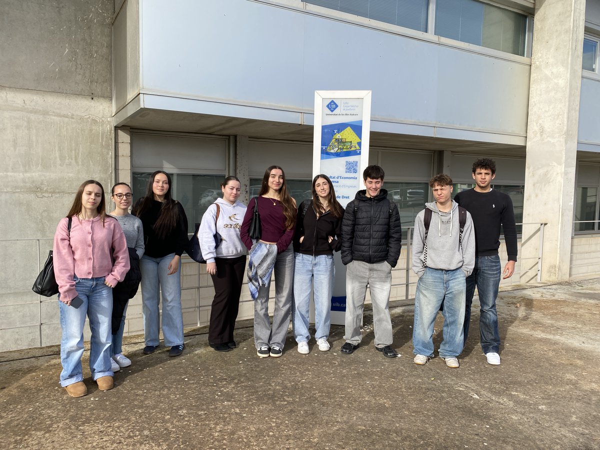 ✨ Olimpíades de Llengua Castellana i Literatura✨
Els alumnes de 2n de Batxillerat s’han presentat a les Olimpíades de Llengua Castellana i Literatura, demostrant el seu talent, esforç i passió per la llengua i la literatura.