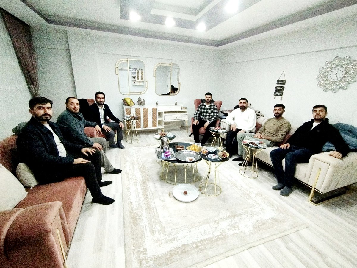 Mübarek topraklardan, umre vazifesini ifa ederek memleketimize dönen kıymetli Metin Özdağ ve Ömer Toksun’u ziyaret ettik. 

Rabbim umrelerini mebrur eylesin. 

Hoş geldiniz.