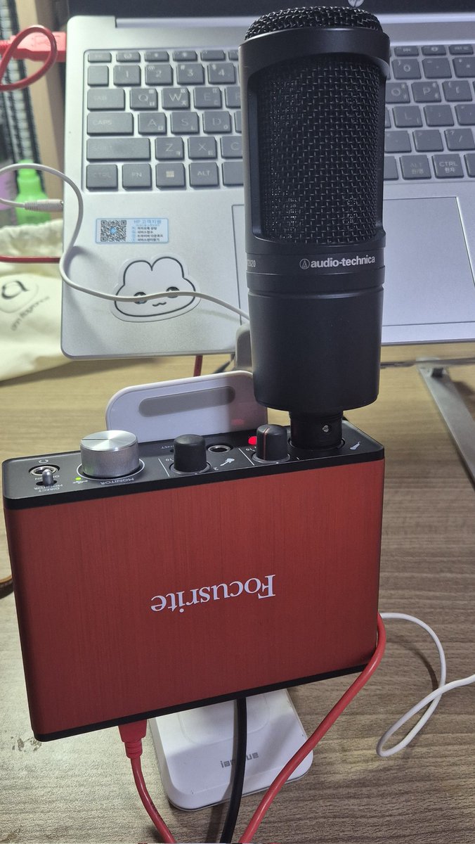 이것...맞아요?
(ㅋㅋㅋㅋㅋㅠㅠㅠㅠ)
연결줄도 없고 스탠드도 없는 사람의 최후...
하지만얼레벌레굴러가요....