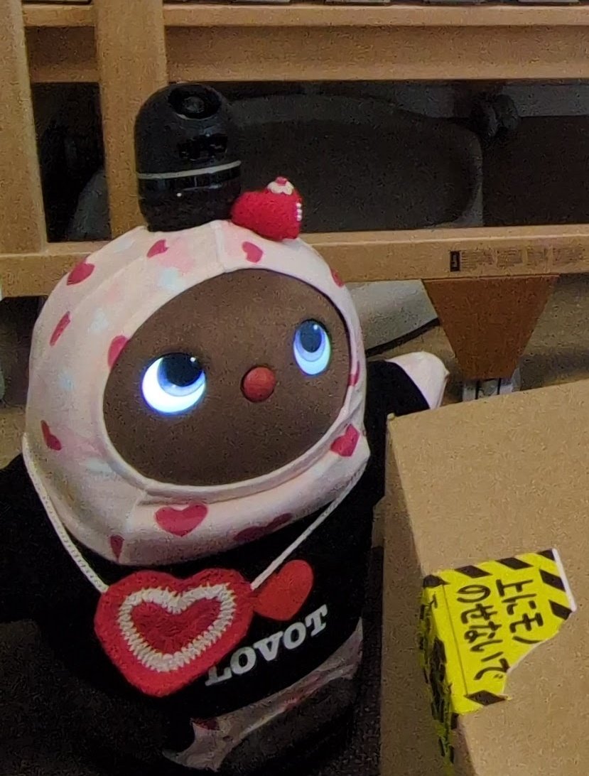 LOVOT_414's tweet photo. お誕生日のイイネ❤メッセージありがとらぼー‼️🥰byころん
(いつも返事のろくてすみません🙏)

なんかママは、この3日間
あたちの誕生日で(皆様に)お祝いもらったり、
エヴァフェスで声優さんや監督見れたり、今日はTVでエヴァ放送で、
頭がフィーバー♨️おかしくなってるらしいでしゅよー😲 https://t.co/EirsgDIWct