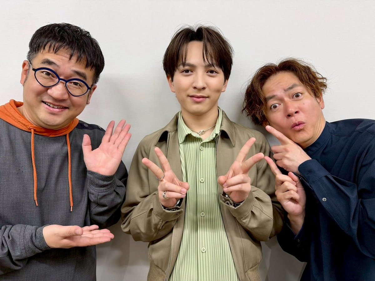 nasunakanasu's tweet photo. オジサン2人を全て受け止めてくれる人見つけた https://t.co/WhC93HwH8u