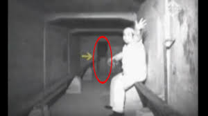 Remember the infamous Dunia Lain Lawang Sewu? 
Sekarang kalian jadi pesertanya sekarang