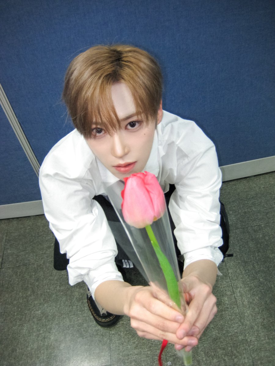 ALPHA DRIVE ONE ‘EUPHORIA’ Music Show Behind Photo #2 (Vintage Ver.)

🏎️ artist.mnetplus.world/main/stg/ald1/…

#ALPHADRIVEONE #ALD1
#알파드라이브원
#EUPHORIA #ALPHADRIVEONE_EUPHORIA