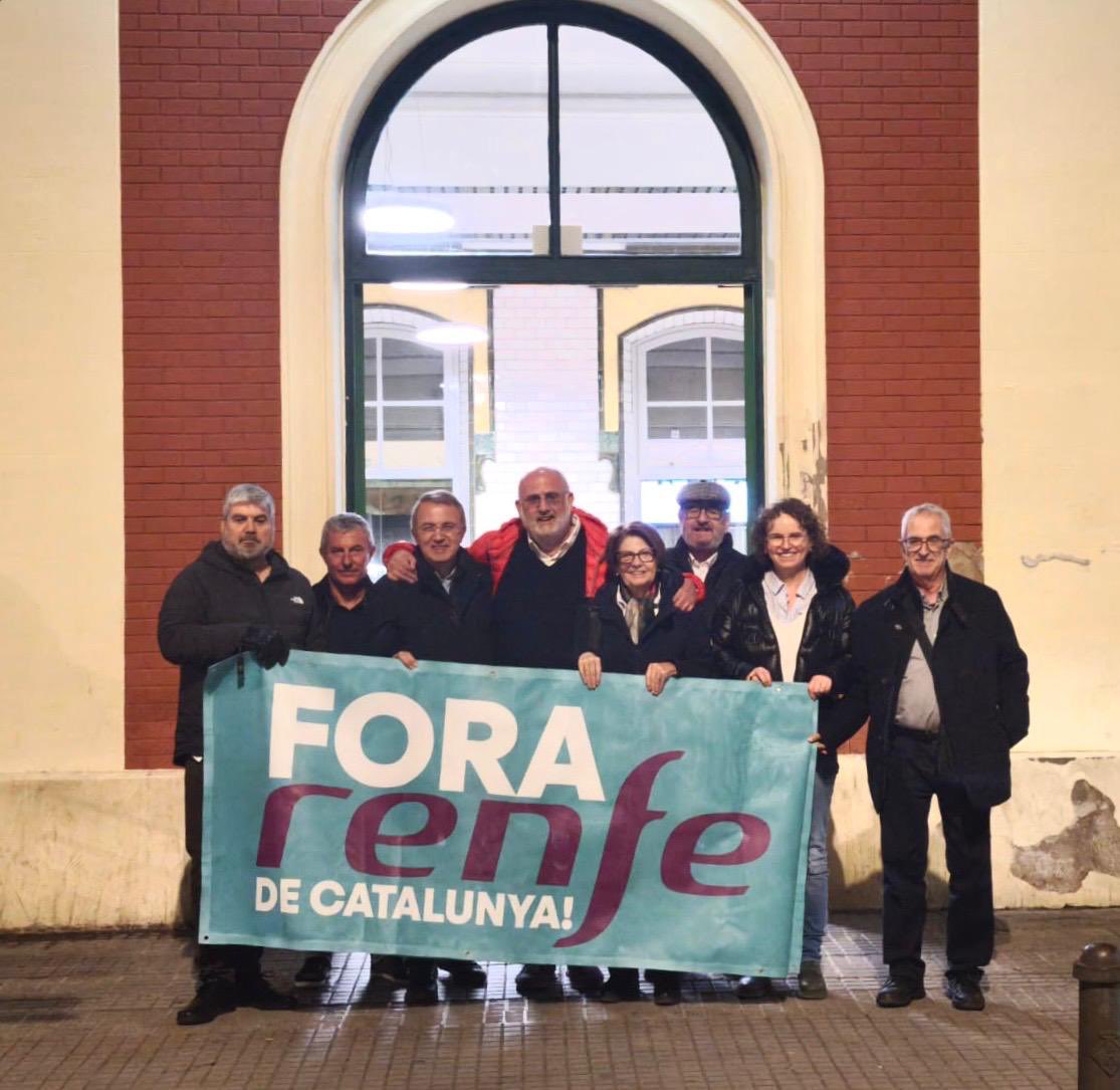 liberto_mas's tweet photo. ❌ Vilafranca, més d’un mes incomunicada per tren amb #Barcelona. Un país que vol ser no pot normalitzar el menyspreu quotidià.

🚆 A l’estació de #Vilafranca, al costat de la gent. Exigint que el servei de #Rodalies es gestioni íntegrament des de #Catalunya.  Per dignitat. Per eficàcia. Per país.
Ja n’hi ha prou !!