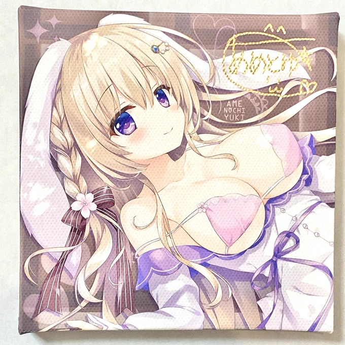俺嫁の先着プレゼント用キャンバスにサイン入れがんばってます 側面まで印刷があってチョコレートボックスみたいな立体感が可愛い