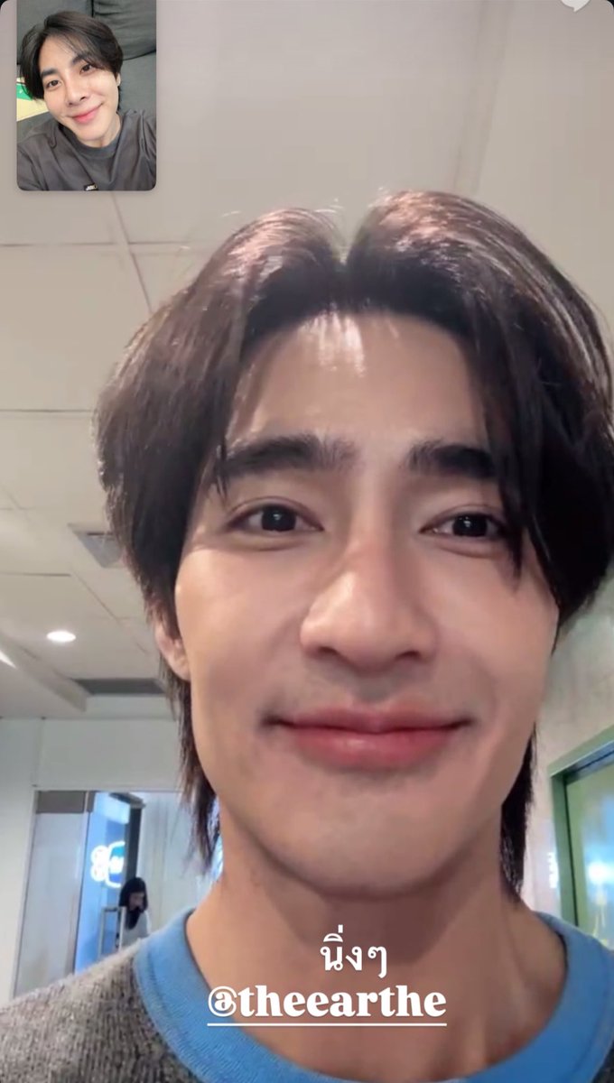 phandinh10179's tweet photo. Everyone looks good on Instagram. But is it really Mix? Or maybe the phone was shaking too much while Earth was talking, so the picture isn't clear 🤣 He is 32 but look like 2,3 years old bb

#เอิร์ทมิกซ์ , #EarthMix https://t.co/yhdSG6yB6P