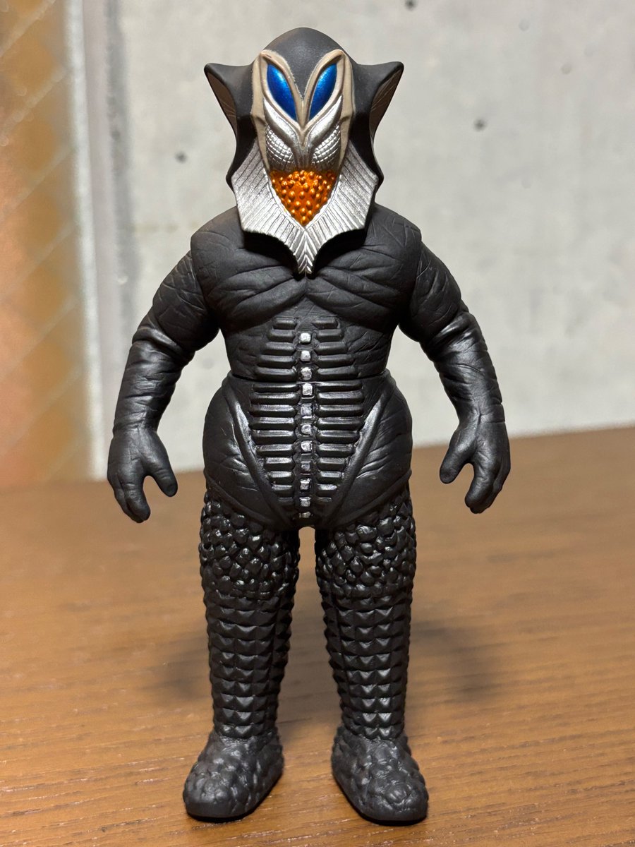 オーブ版(メビウス版)メフィラス星人のソフビの塗装省略箇所を塗装