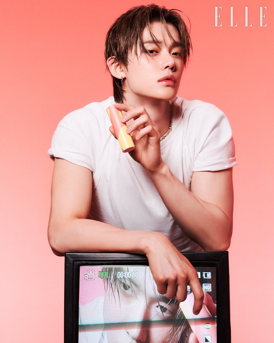 translatingTXT's tweet image. [260223] elle korea x benefit cosmetics - #yeonjun

“yeonjun graced the d-edition cover of elle wearing the new benefits stick blush in the shade ‘shellie’. benefit’s next level captured within yeonjun’s unrivaled energy and free movements!”