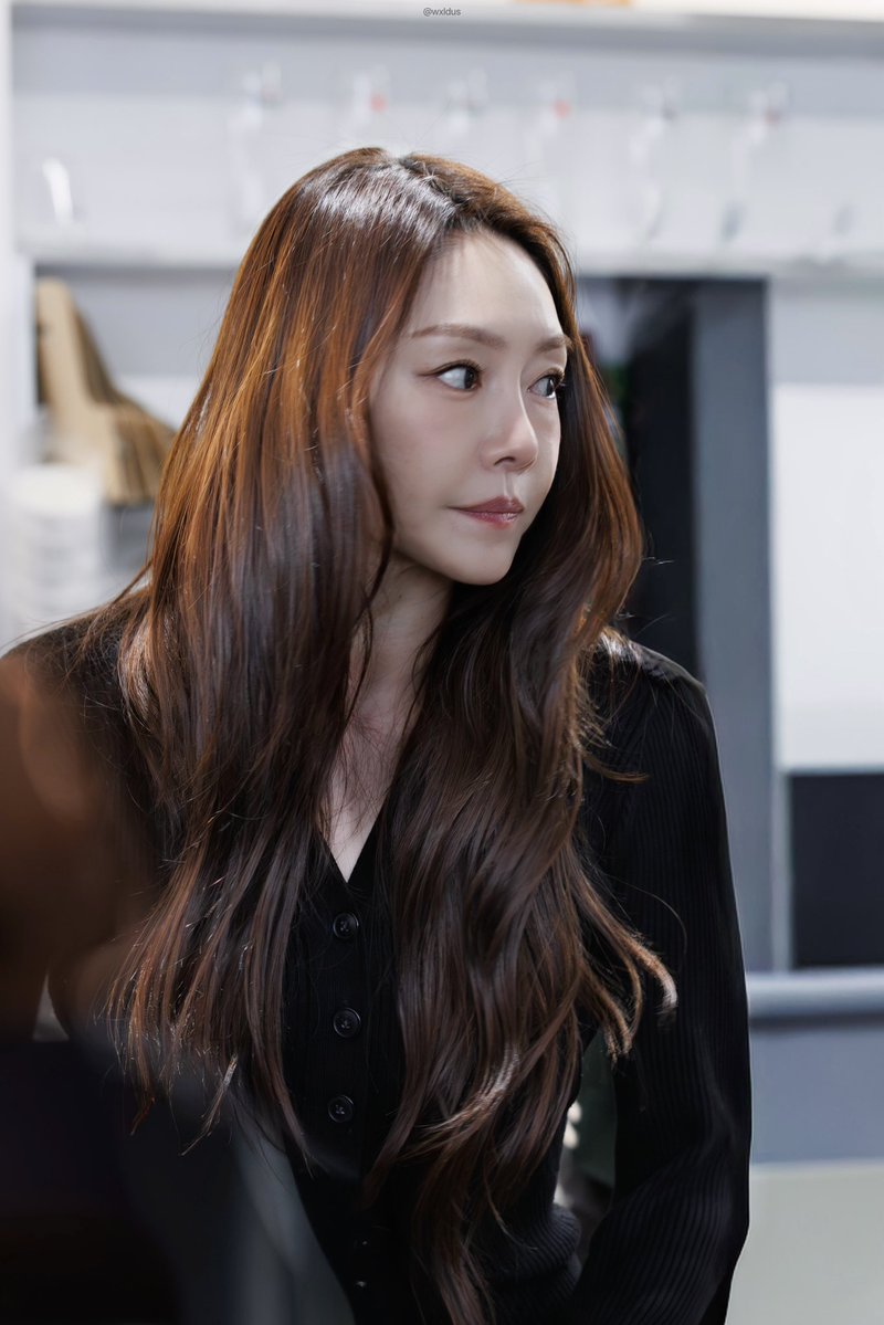 어제자 차지연님...
완전히 첫사랑 카페 알바생
(근데 프랜차이즈 아니고 개인 카페여야 함)