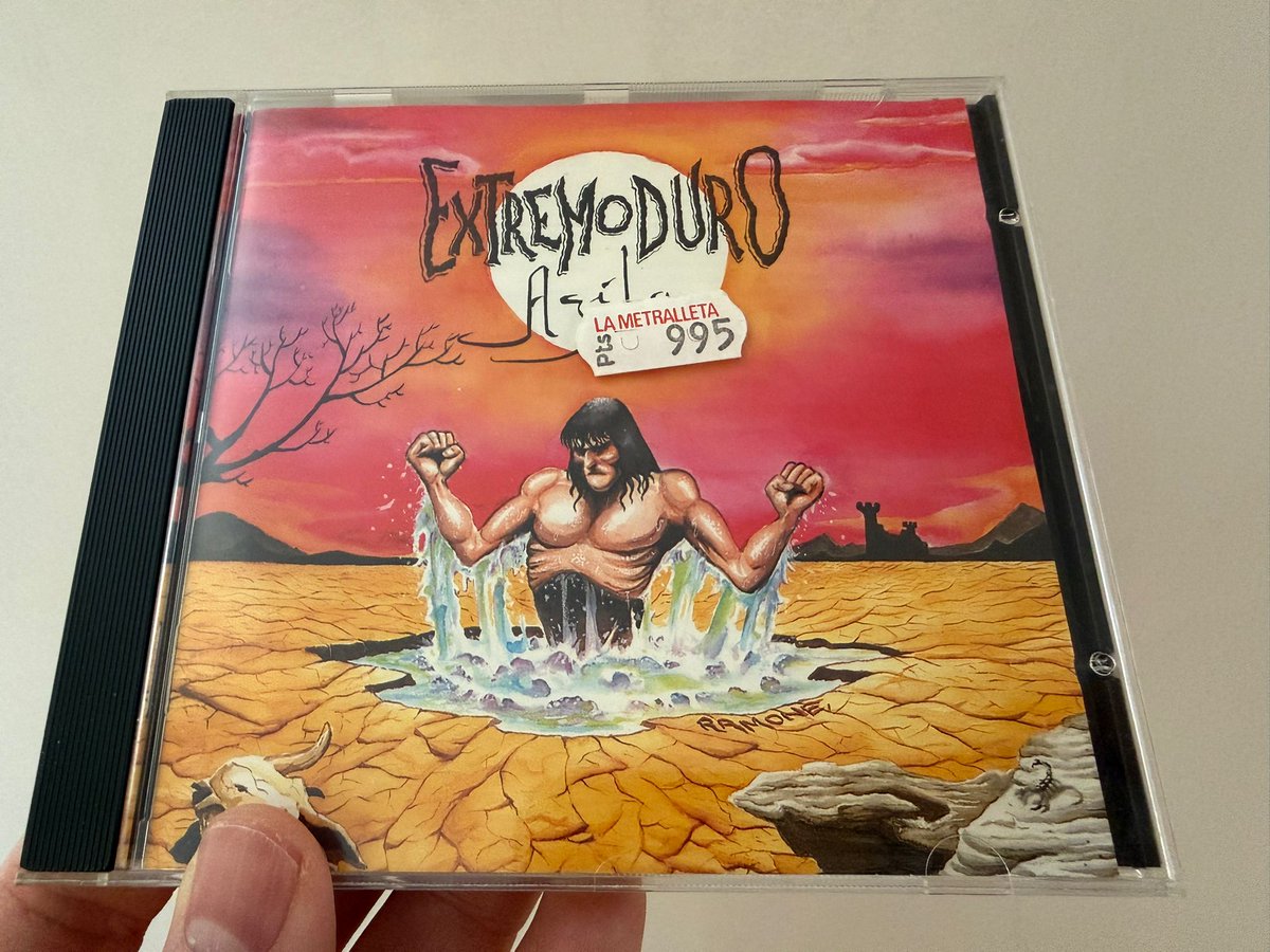 Hoy hace 30 años que Extremoduro publicaron el disco que lo cambiaría todo.  

Tal día como hoy, en 1996, se ponía a la venta "Agila". 

Un álbum que merece un hilo.  

🧵