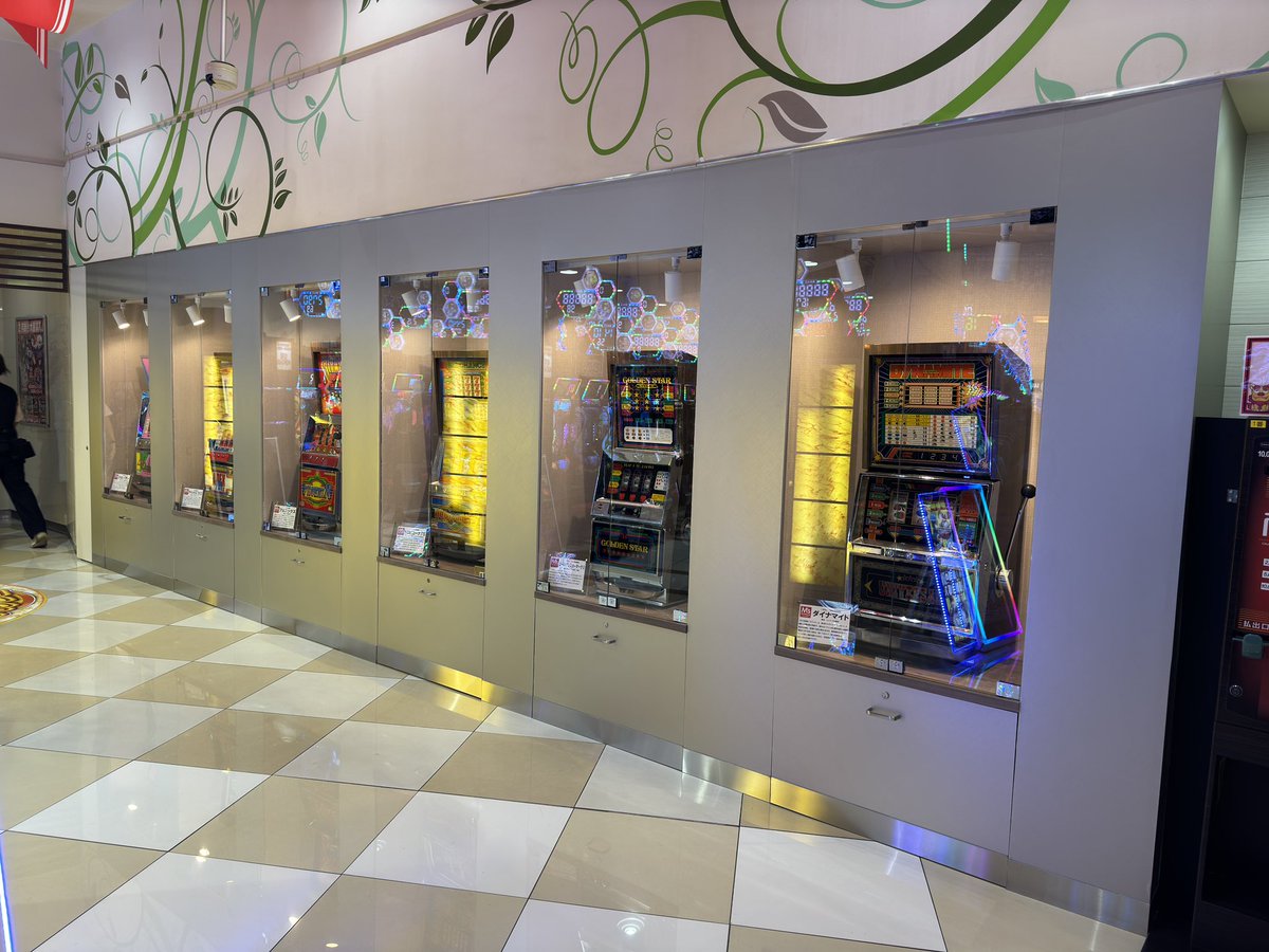 浦添のモナコセンチュリー21のバックヤードに保管されてた古の名機たち