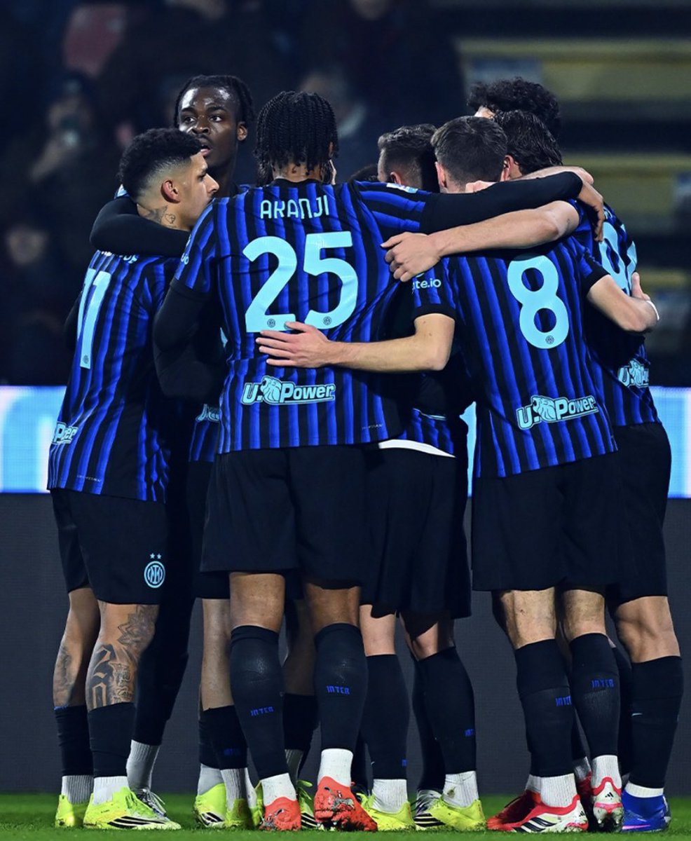 InterMilanFRA's tweet photo. +10 sur l’AC Milan 
+14 sur Naples 
+14 sur l’AS Roma 
+18 sur la Juventus 

Bon début de semaine à tous capolisti ⚫️🔵 https://t.co/6OMudBLKSR