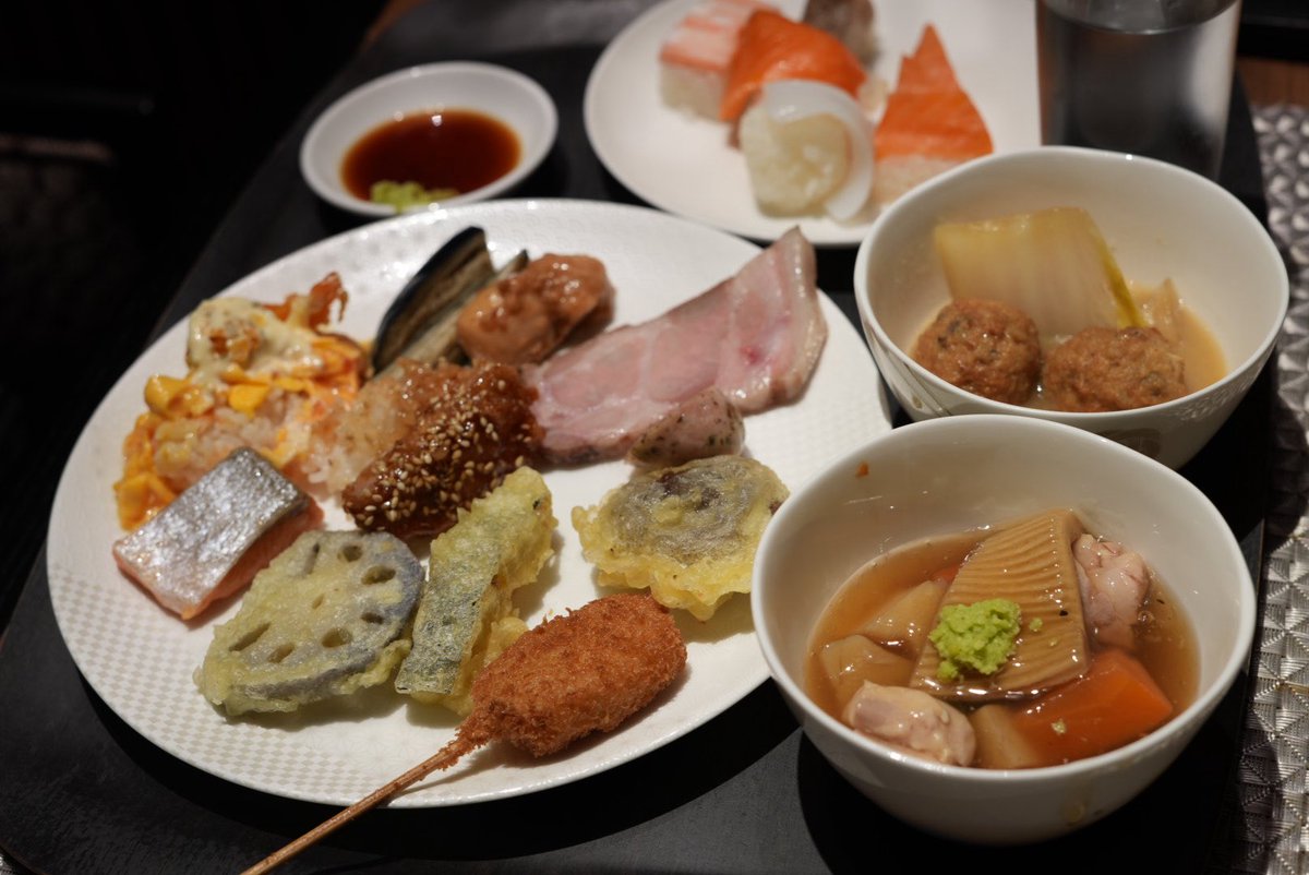 strigo_blog's tweet photo. 昨日から金沢いるんですが、とあるホテルの朝食ビュッフェが最高すぎました🤤
揚げたて天ぷらにお寿司、美味しい能登豚に治部煮…どれも素晴らしいお味
また金沢来たら行きたいです🥰 https://t.co/4KxKEPAgpM