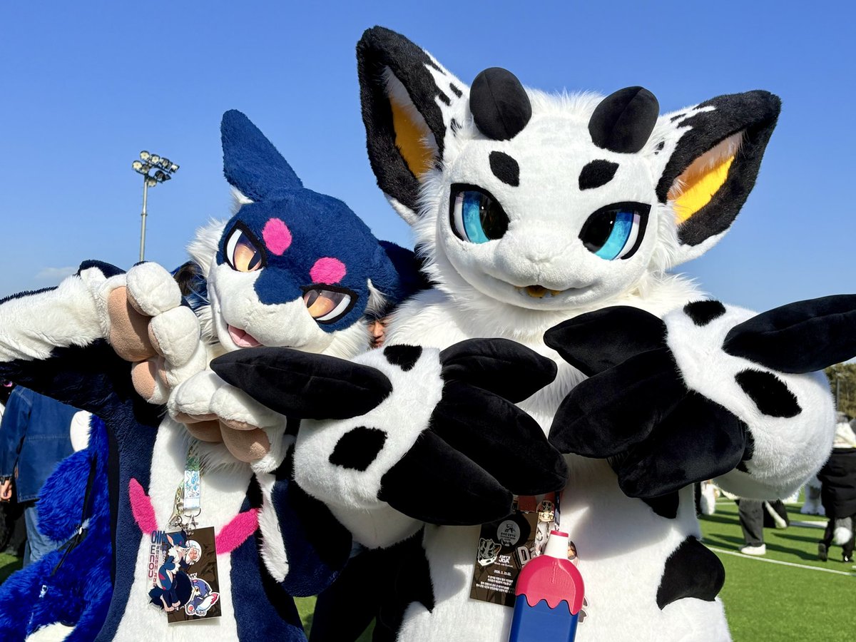 Enou_Fursuit's tweet photo. 흐흐 퍼리명절
올해도 만나서 반가웠어요!! 다음에 또 봐요 🥰🥰 https://t.co/s5E3IvoOfC