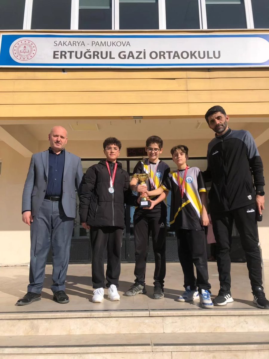 Pamukovamem's tweet photo. İlçemiz Gazi Ortaokulu, Ertuğrul Gazi Ortaokulu, Yenice Ortaokulu ve İmam Hatip Ortaokulu öğrencilerimiz okul sporları yıldızlar dart,karate ve güreş müsabakalarında il derecesi elde etmişlerdir. Kendilerini, tebrik ediyor, emeği geçen öğretmenlerimize teşekkür ediyoruz. https://t.co/hdxMsc2hdK