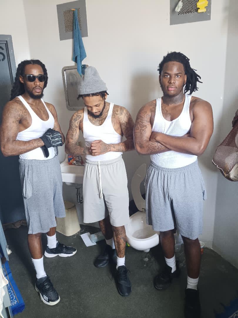 YungThreat37's tweet photo. In My Cell I Did A 1000 Burpees I Toned Up My Frame Lls #FreeDaMen #GentleMenLaw https://t.co/Wg88CbdYTM