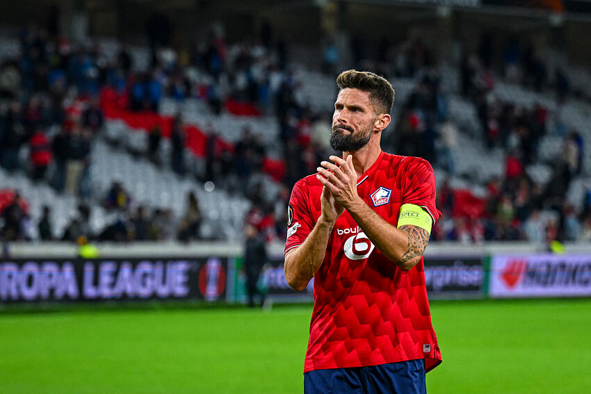 POILAGRATTER14's tweet photo. Contre Angers, O GIROUD semble avoir retrouvé la fraicheur du début de saison. Cela lui a permis d'être + lucide et efficace dans son jeu. Il montre ainsi que tactiquement il est indispensable. Il ne méritait pas les sifflets injustes, tant il est altruiste avec ses coéquipiers. https://t.co/w5z2ExX5M5