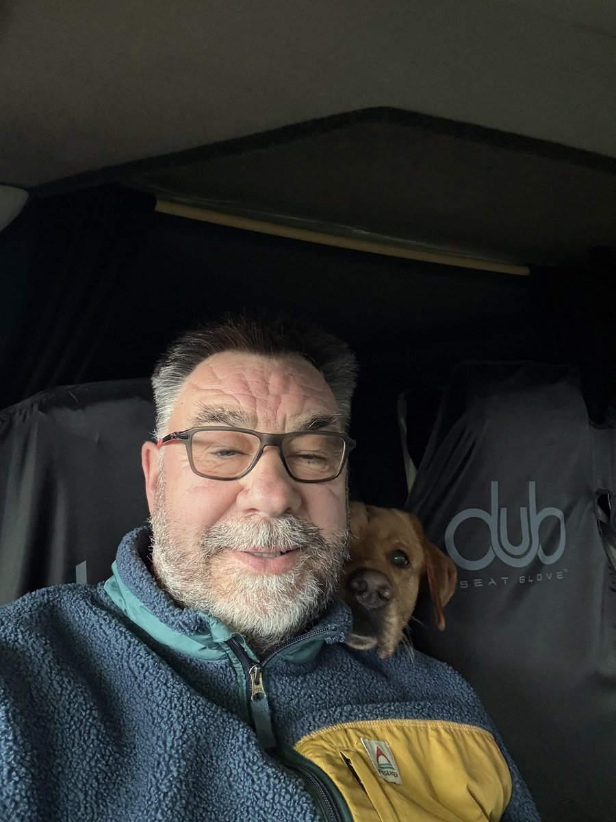 mickfox200's tweet image. Road trip vibes are strong ..! 
#noworkshortsrequired …
#beachbums.. #DubdogEddie 🧡🐾