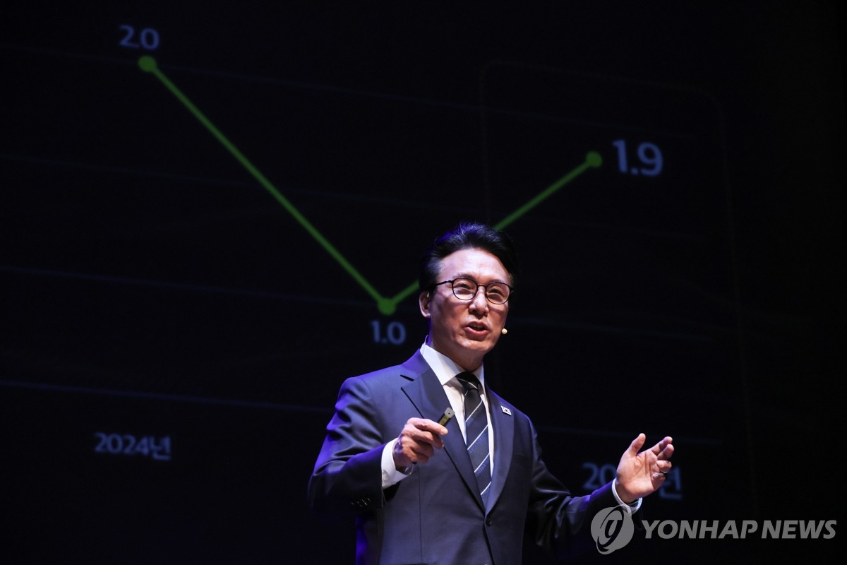 최강욱이 뜨신 방구석에 앉아서 추하게 총리 억까하는동안
김민석은 경남 산불 현장에서 밤새고 돌아와서 잠도 못자고 이재명 정부 국정 성과 홍보중