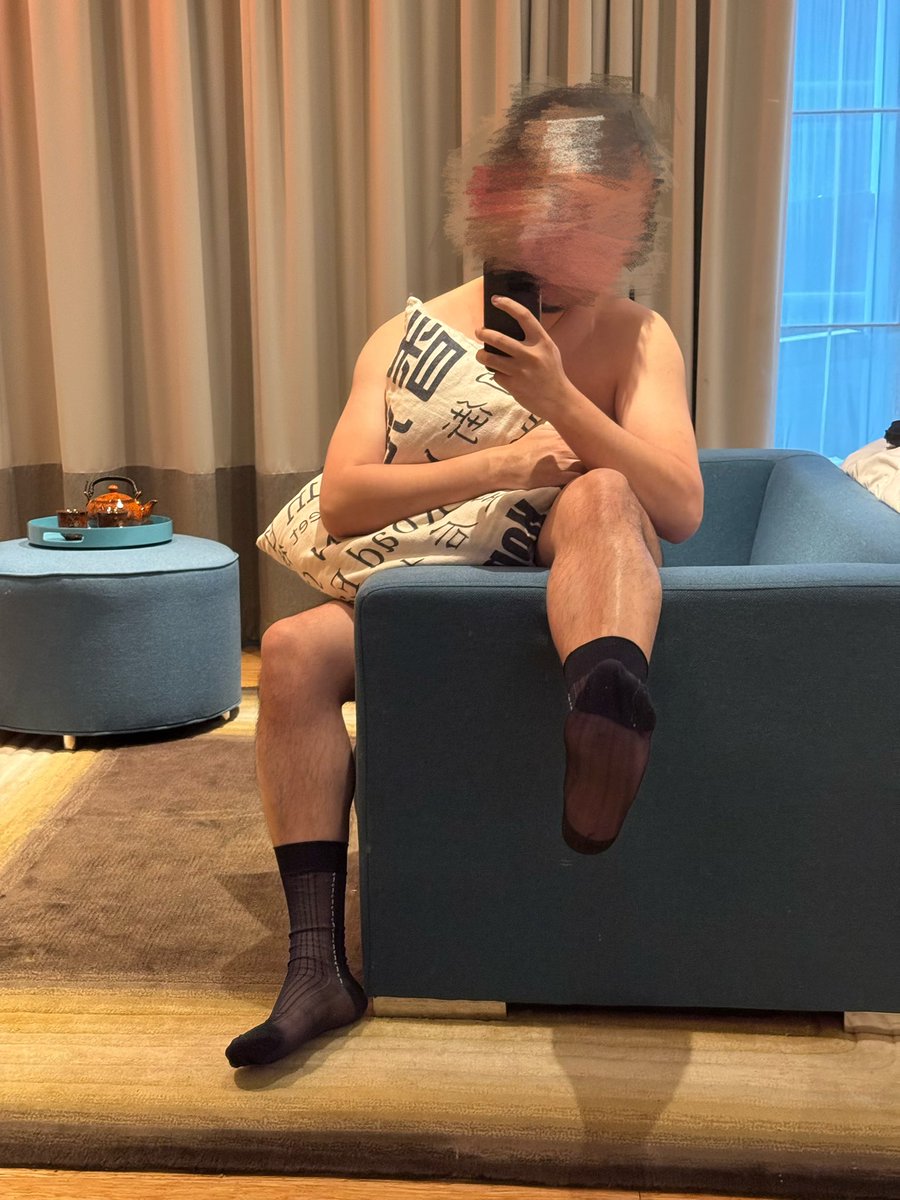 Cyclops78195473's tweet photo. 这是要加入丝袜圈了吗，笑🐭 https://t.co/YL7OgbkVtv