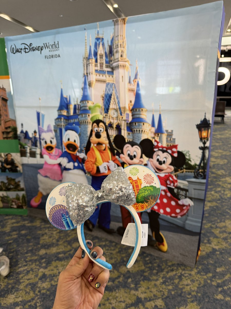 15番ゲートなう！！ ゲートが飾られてます✨ 記念すべきフライトです