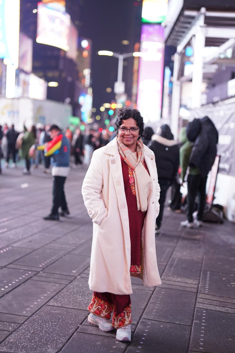 📍In the Beating Heart of New York : Times Square 
With my daughter Kalyani by my side, last evening in New york's iconic Times Square felt like stepping into living a beautiful dream.

Towering screens exploded in every color under the sky, painting the night with endless