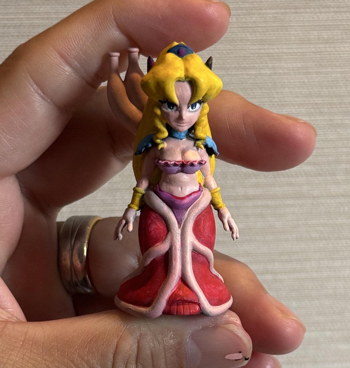 天外魔境２のはまぐり姫を塗っています。塗りにくい部分なんかがわかってきたのでデータ修正しながら塗装を楽しんでおります。黄色はむずかしいよぉ！！