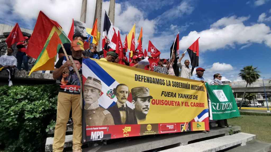 Miles marchan en Santo Domingo en defensa de la soberanía nacional listinusa.net/2026/02/22/mil…