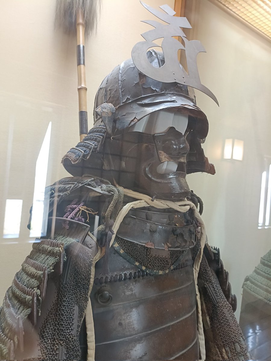 中の展示類。 戦国時代に実戦で使われたという具足。 火縄銃とそれに
