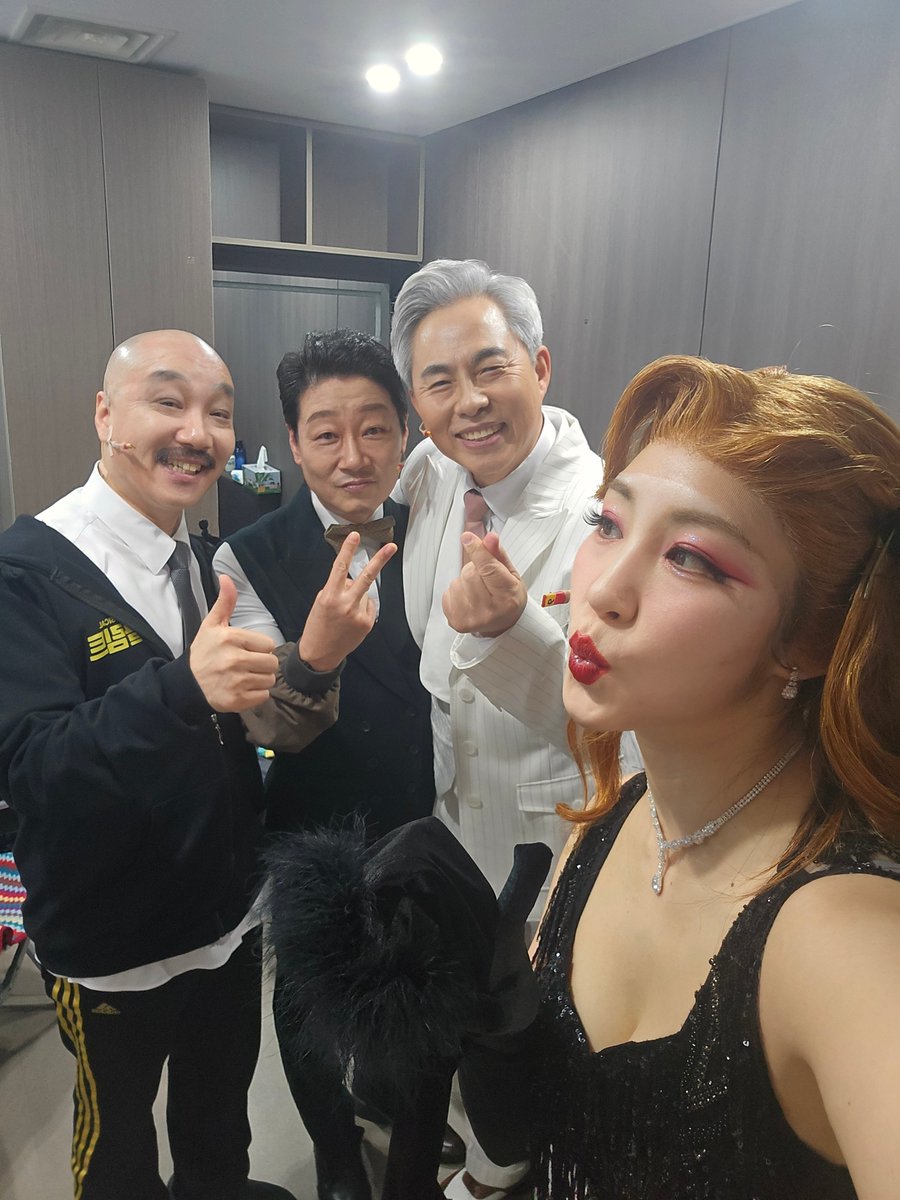 슈가 사딘첩 2
(데프니로 사진 절대 안찍어주는 원근오빸ㅋㅋㅋㅋㅋ 인터미션을 너무 노렸는데 매번 실패 ㅜㅠ )